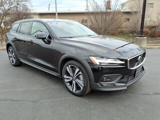 2025 Volvo V60 Cross Country