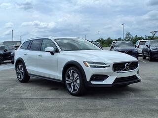 2025 Volvo V60 Cross Country