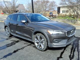 2025 Volvo V60 Cross Country